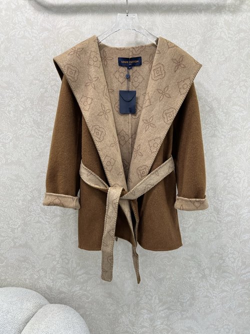Louis Vuitton Luxurious Bathrobe-Inspired Cashmere Coat with Subtle Logo Design