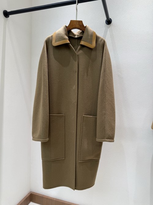 Louis Vuitton Well - Fitted Coat with Detachable Collar