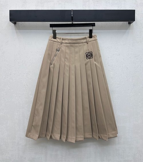 Loewe LOE Collection: Newly Laced Suit Jackets in Two Classic Colors