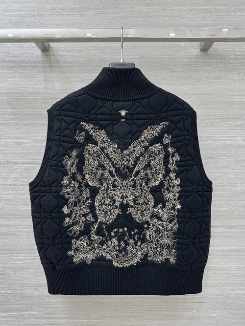 Dior Exclusive First Release: Milk - Colored Dafeng Tartan Baseball Vest with Garden Embroidery