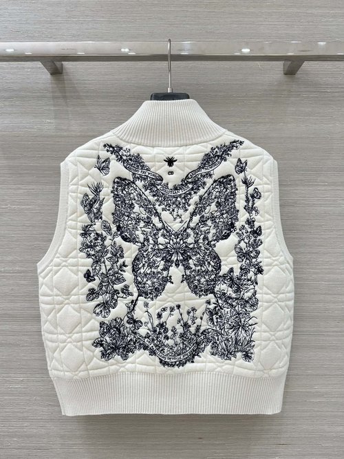 Dior Exclusive First Release: Milk - Colored Dafeng Tartan Baseball Vest with Garden Embroidery