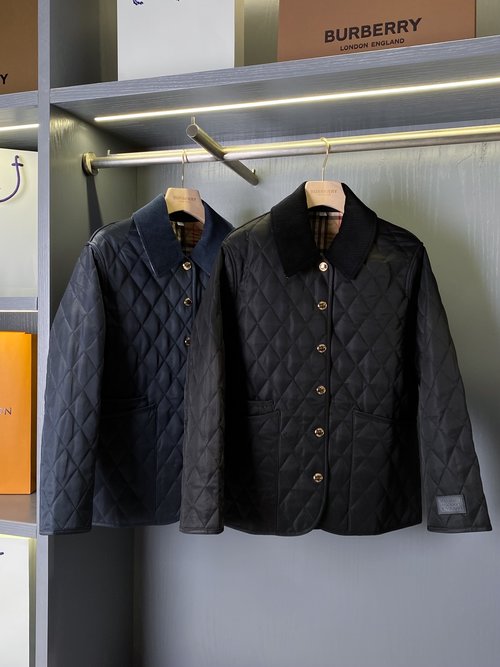 Burberry Vintage Quilted Cotton Jacket with Distinctive Design and Warmth
