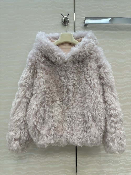 Loewe Stylish and Warm Exclusive Fur Coat with Imported Lamb Wool
