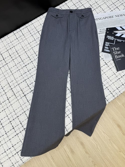 Loro Piana Two-button Stretch Flare Jeans for Leg-lengthening and Versatility