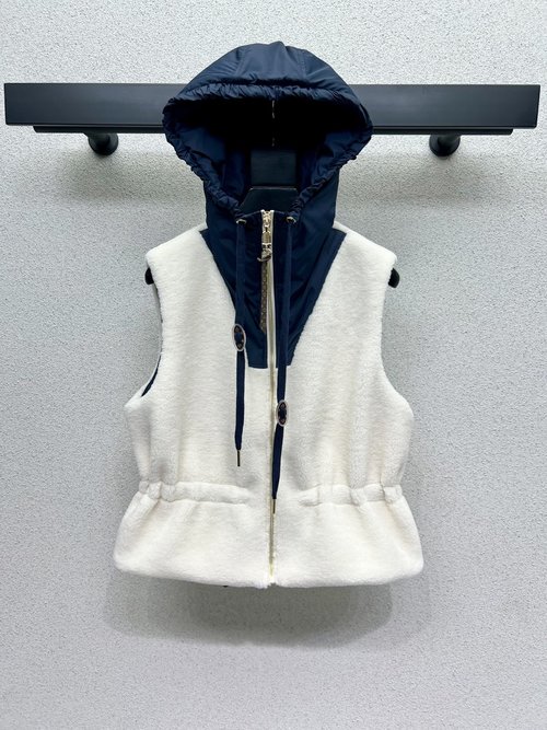 Louis Vuitton Fashionable Fleece Hooded Vest for Stylish Outfits