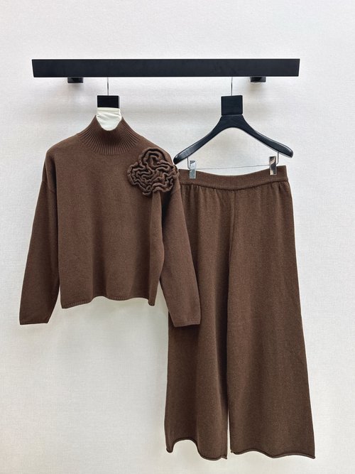 Valentino Luxury Knitted Wool Sweater and Pants Set with Floral Accents