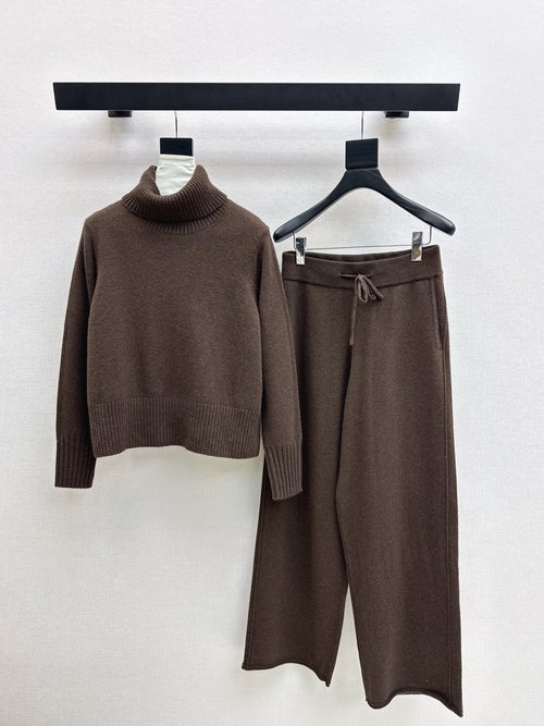Brunello Cucinelli Luxury Wool Set: Turtleneck Sweater & Wide-Leg Pants, Elegant