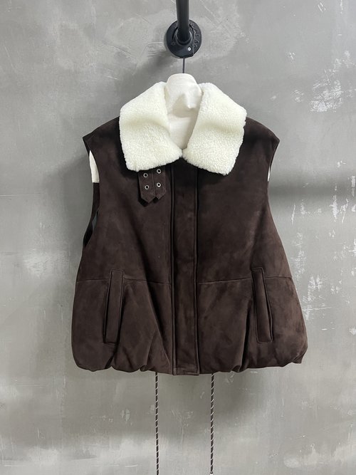 Loewe Exceptional Goose Down Apparel, Original Design, Elegant Retro