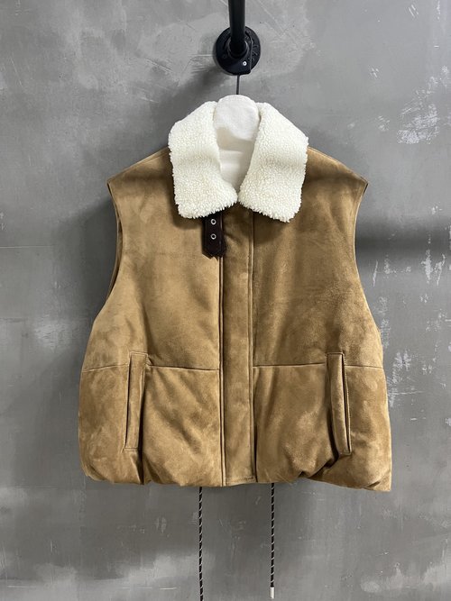 Loewe Exceptional Goose Down Apparel, Original Design, Elegant Retro