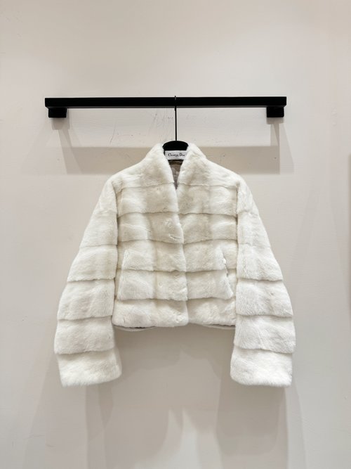 Dior V-neck Mink Fur Jacket: Timeless Short Style with Velvet Finish