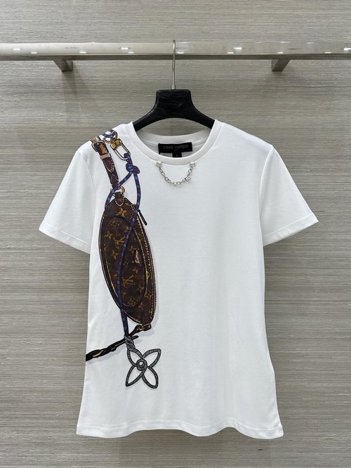 Louis Vuitton Exclusive Ski Series T-Shirt with 3D Bag Pattern, Trendy and Comfortable