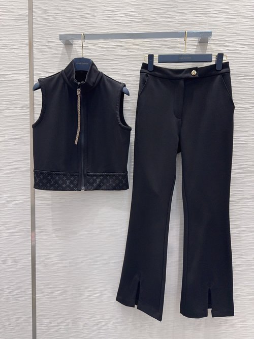 Louis Vuitton Versatile Suit with Intricate Details