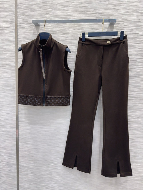 Louis Vuitton Stylish Daily Suit with Rich Layers and Details