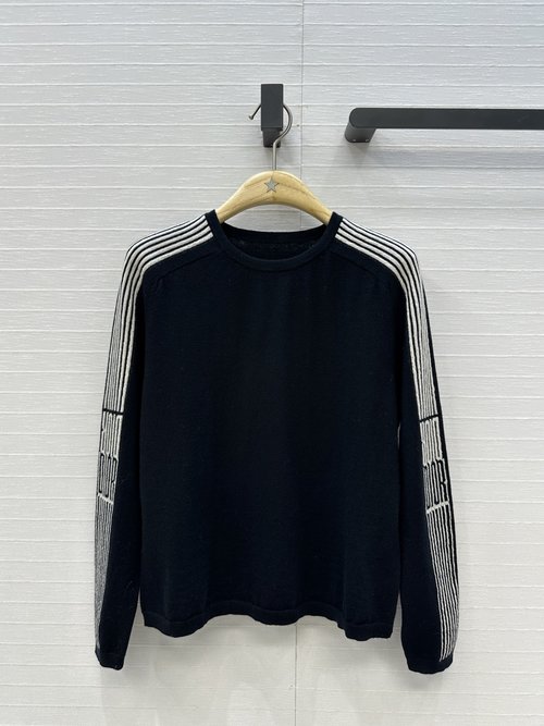 Dior Exclusive Alps Series Cashmere Sweater with Sleeve Logo, Soft and Stylish