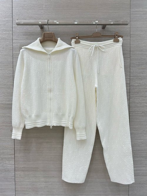 Dior Exclusive Classic Navy Collar Knit Suit for Effortless Dressing