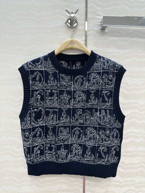 Dior Elegant Alphabet Embroidery Round Neck Sleeveless Top