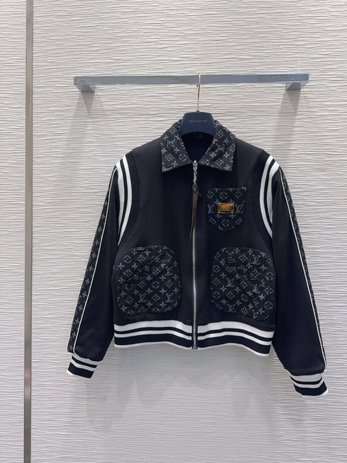 Louis Vuitton Double-Sided Suit with Unique Design and Abundant Small Details