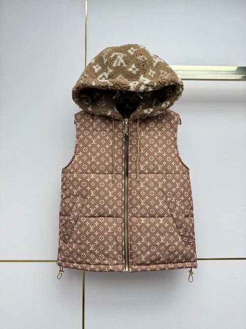 Louis Vuitton Well-crafted Fleece Hat and Cotton Vest with Floral Pattern