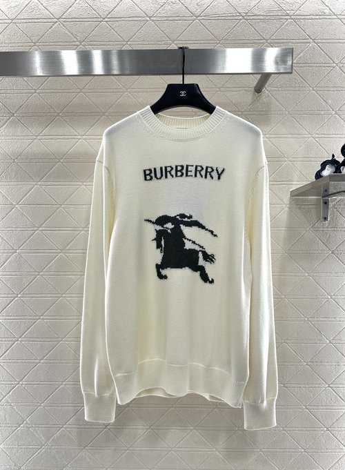 Burberry Custom Wool Yarn Knitted Horse Logo Pullover with Loose, Timeless Fit