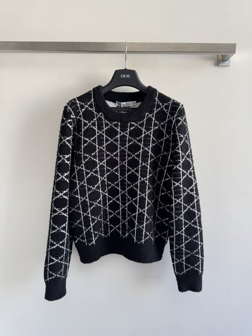 Dior Classic Round Neck Knit Sweater, Soft and Fashionable