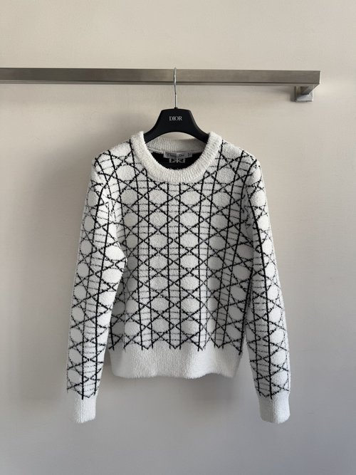 Dior Classic Round Neck Knit Sweater, Soft and Fashionable