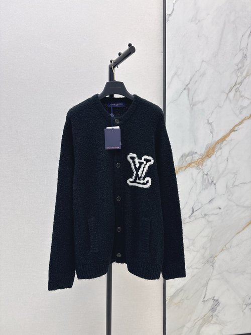 Louis Vuitton Ski Collection Monogram Jacquard Cardigan with Bold Three-Dimensional Color Inlay