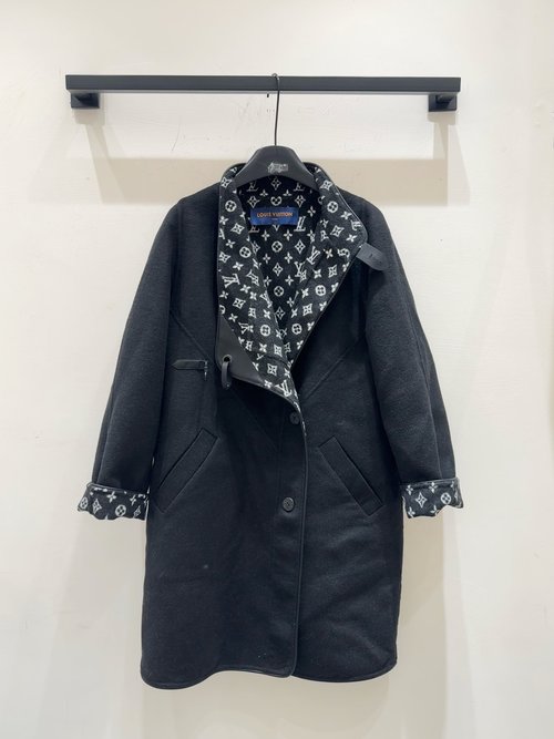 Louis Vuitton Handmade Double-Sided Tweed Cloak with Embossed Pattern and Collar Design