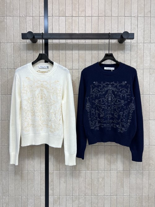 Dior Castle Embroidered Cashmere Sweater with Classic Round Neck Design: An Elegant Sweater