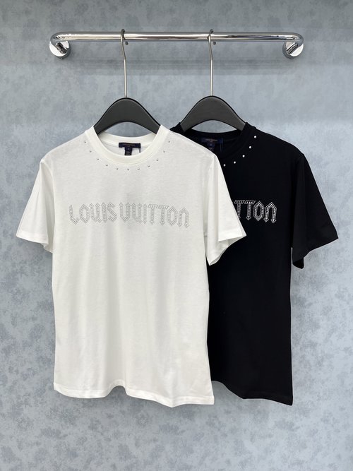 Louis Vuitton Comfortable and Versatile Short - Sleeve T - Shirt