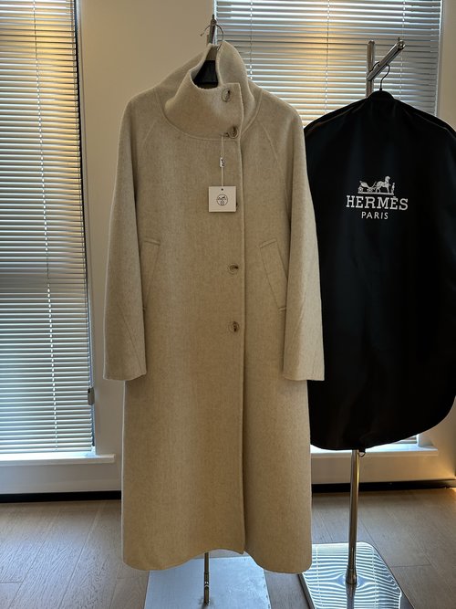 Hermes Premium Convertible Collar Coat Crafted from Cashmere and Wool