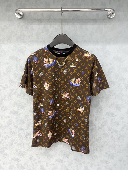Louis Vuitton Elegant Plain T-shirt Suitable for Various Outfits