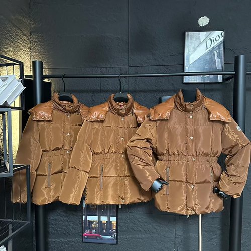 Moncler Star-Style Black and Gold Down Jacket with Waist-Cinching Design