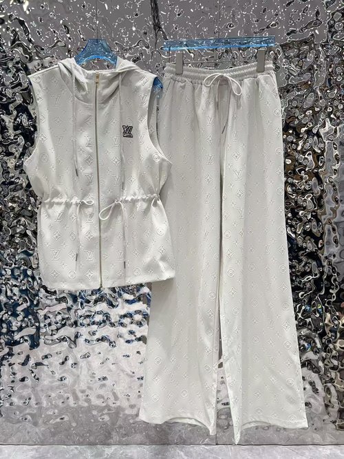 Louis Vuitton Designer Original Customized High-End Fabric Clothing with Simple Details