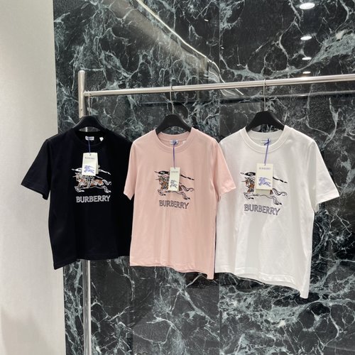 Burberry Embroidered Knight Print T-Shirt, Pink Option with a Relaxed Fit