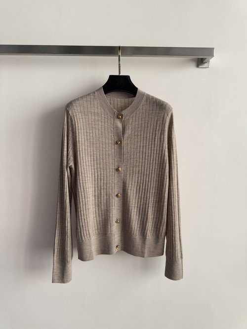 Bottega Veneta Sleek and Stylish Knit Cardigan for Any Ensemble