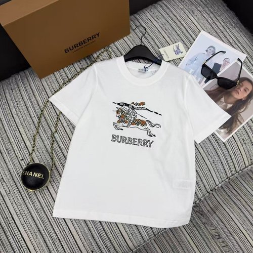 Burberry Exclusive Early Spring Series: Round Neck Short Sleeve T-Shirt with Horse Embroidery