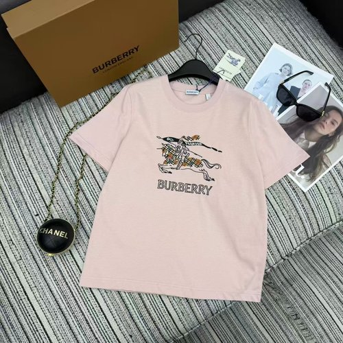 Burberry Exclusive Early Spring Series: Round Neck Short Sleeve T-Shirt with Horse Embroidery