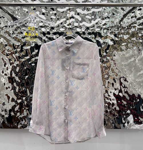 Louis Vuitton Monogram Printed Shirt with Exquisite Workmanship and Fashionable Design