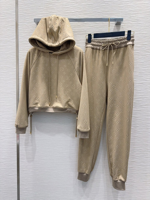 Louis Vuitton New Slimming and Fashionable Suit in Two Colors