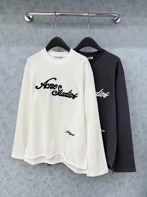 Loewe Elegant Loose Long - Sleeve T - Shirt for Discerning Fashion Enthusiasts