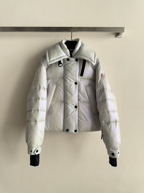 Moncler Short Down Jacket with Big Collar and Quilted Design