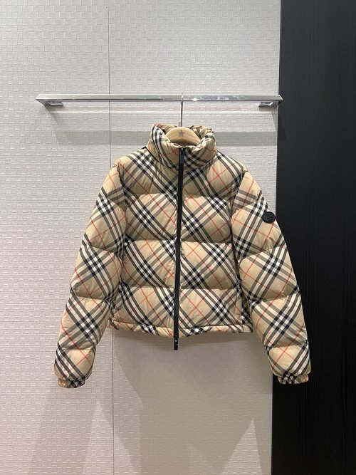 Burberry New Hooded Plaid Down Jacket with Logo Decoration, Loose and Stylish