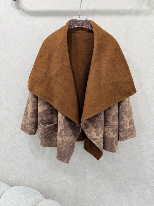 Dior High-End Cashmere Coat with Logo Pattern and Versatile Wear