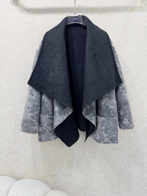 Dior High-End Cashmere Coat with Logo Pattern and Versatile Wear