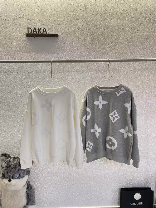 Louis Vuitton Casual and Warm White Long-sleeve Knit Sweater
