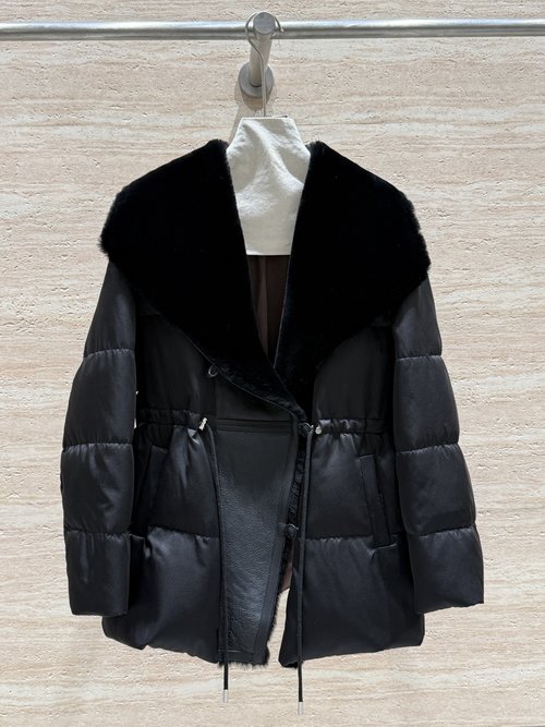Max Mara Elegant Down Jacket with Sheepskin and Waist Drawstring