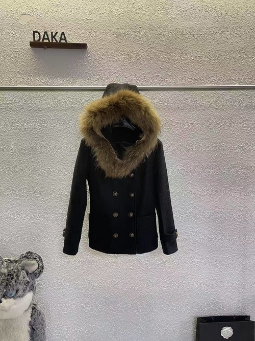 Yves Saint Laurent Korean Vintage-Style Overcoat with Wool and Raccoon Fur Collar for Timeless Elegance