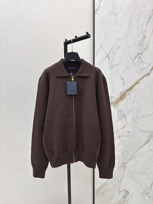 Louis Vuitton Monogrammed Fleece Pullover with 3D Lettering for a Sleek Silhouette