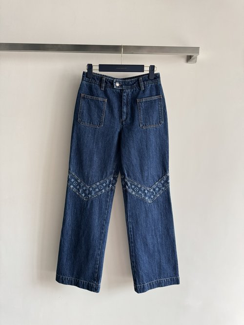 Louis Vuitton Spliced Letter V-shaped Jeans: Fashionable and Versatile