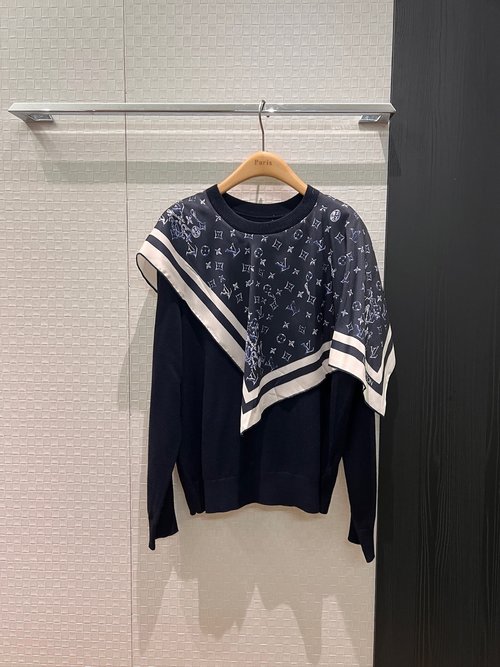 Louis Vuitton Spliced Scarf-Decorated Wool Knit Top, Stylish and Versatile
